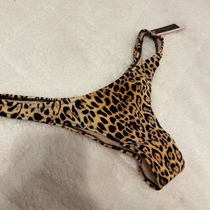 NWT Victoria’s Secret zuma itsy cheeky bikini bottom, size M, natural leopard